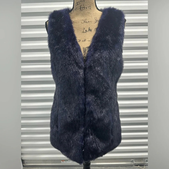Betsey Johnson‎ Violet Faux Fur Vest, O/S - Picture 7 of 7